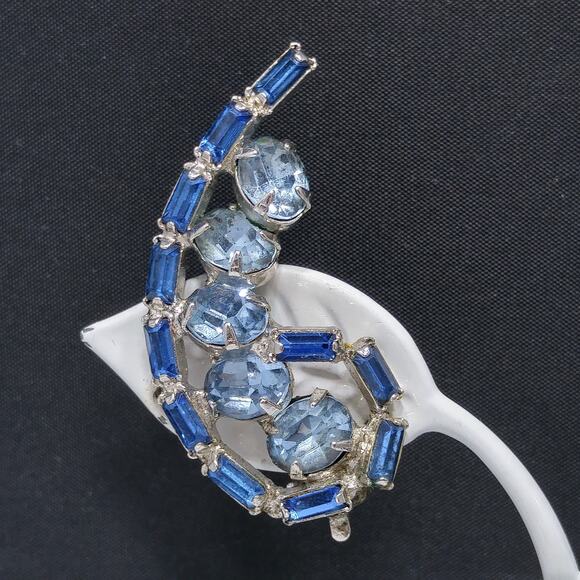 Vintage 1960s Light Blue Rhinestone Ear Climber Clip Earrings, Rhodium Plated - Picture 6 of 10